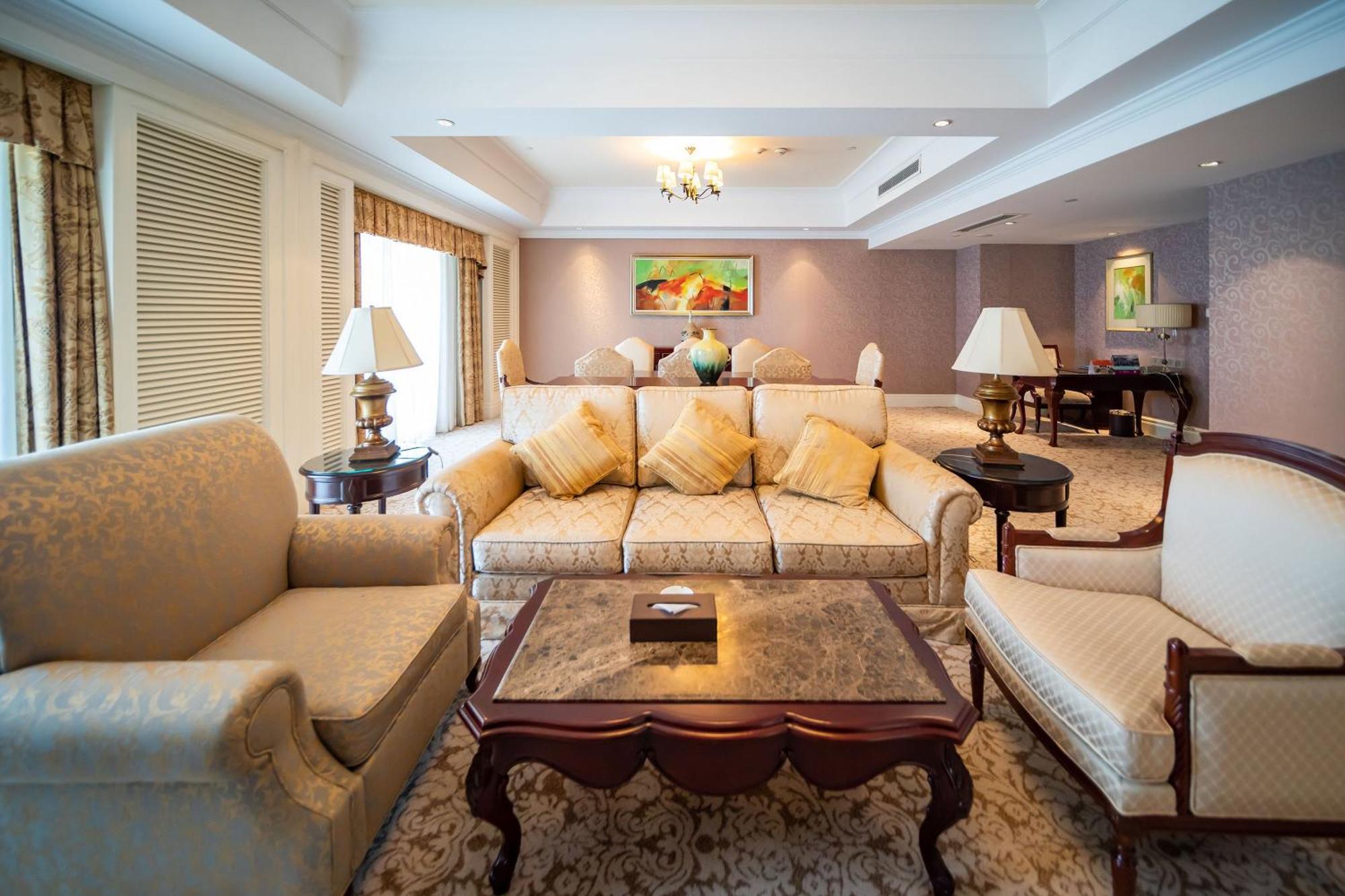 Crowne Plaza Ocean Spring Resort By Ihg Jimo Eksteriør billede