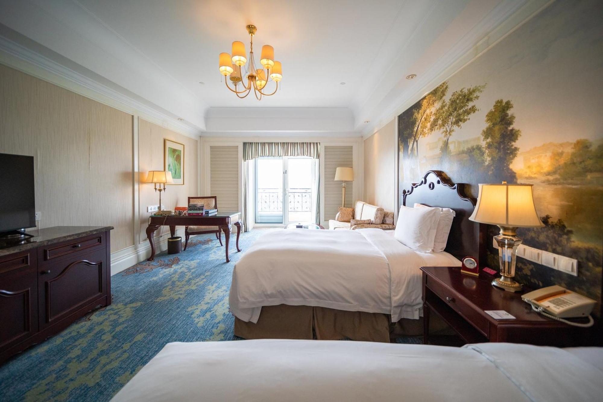 Crowne Plaza Ocean Spring Resort By Ihg Jimo Eksteriør billede